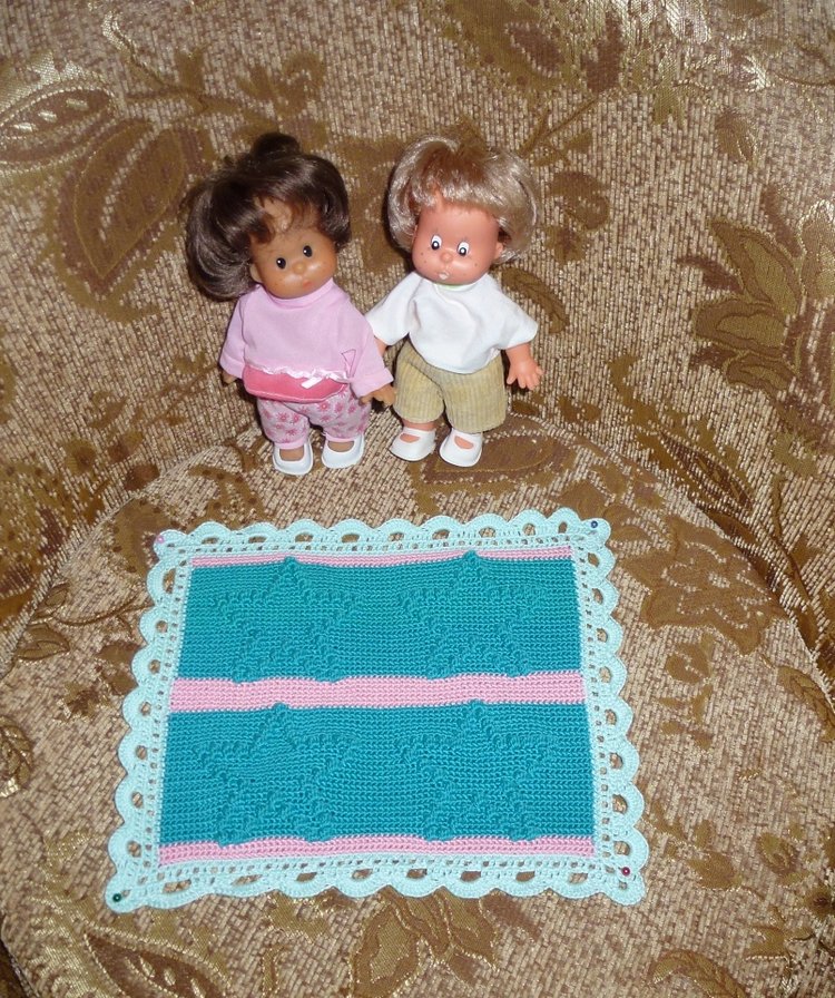Красивые пледы-одеяльца ручной работы для кукол (фото 4)