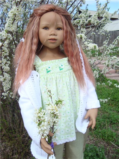 Как хорошо. Новенький костюмчик и сапожки