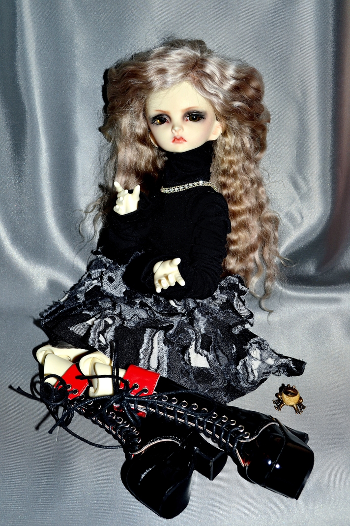 Моя серьёзная и непохожая на других BJD-девочка Aaron от Dollzone (фото 9)