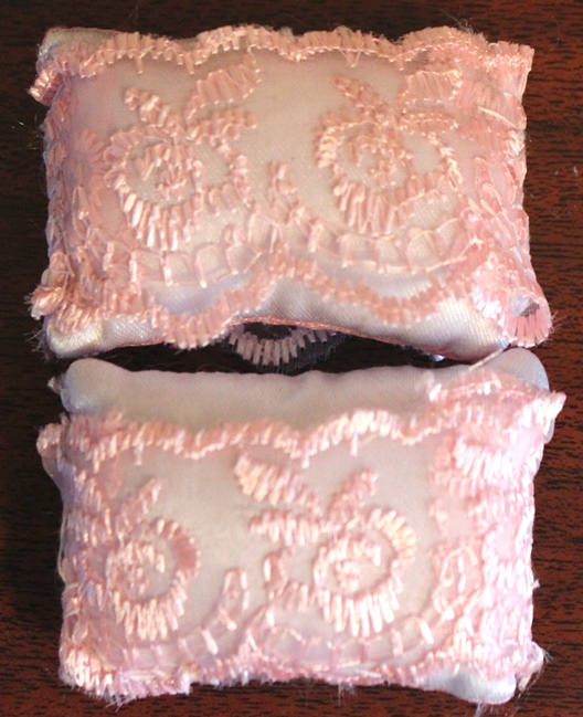 Двуспальная кровать для кукол