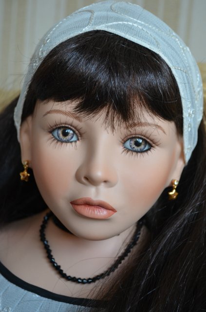 Фарфоровая кукла Равен с веткой орхидеи от Angela McNeely, Ruby Doll Collection (фото 2)