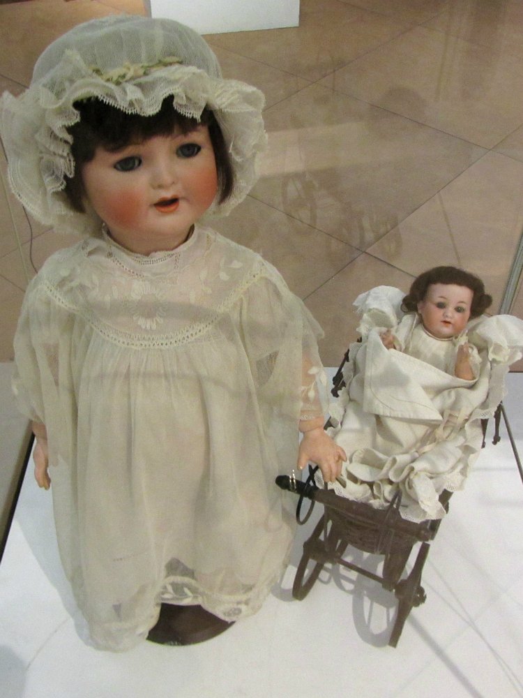 «Мода по-взрослому. Истории из кукольного гардероба» - выставка в Музее-заповеднике «Царицыно» - продолжение - 4-ый зал.