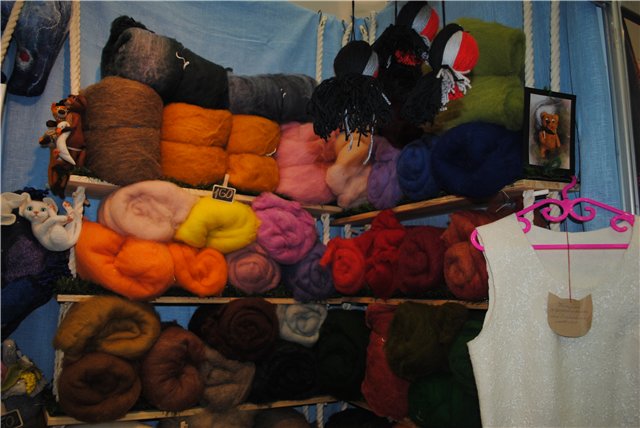 Выставка на Тишинке "Атмосфера творчества". Октябрь 2014. Бусинка к бусинке - получаются бусики! Кружево для антикварных