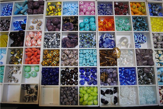 Выставка на Тишинке "Атмосфера творчества". Октябрь 2014. Бусинка к бусинке - получаются бусики! Кружево для антикварных