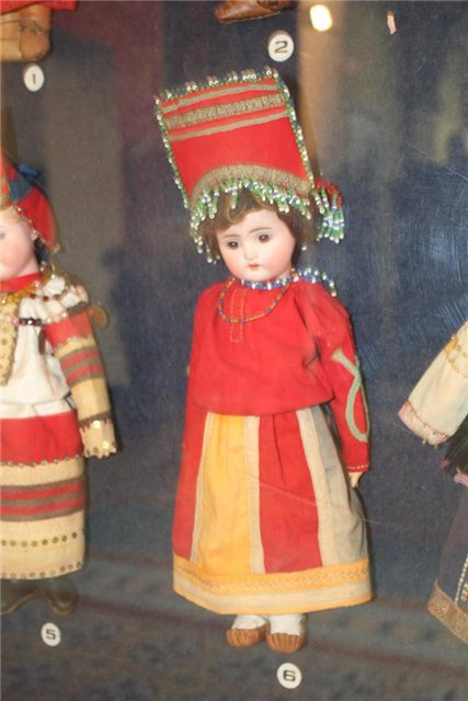 Антикварные куклы в музее барона Штиглица