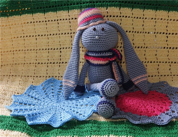 Амигуруми авторский - серый Зайка, игрушка вязанная спицами