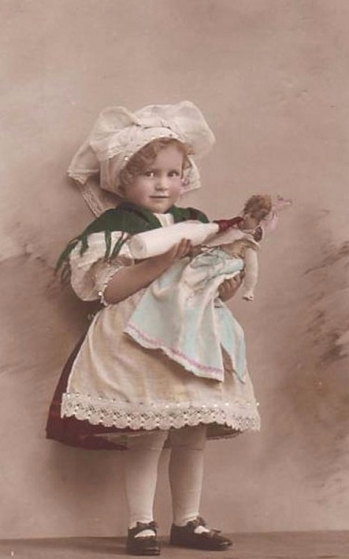 Старый фотоальбом. Девочки и куклы - продолжение