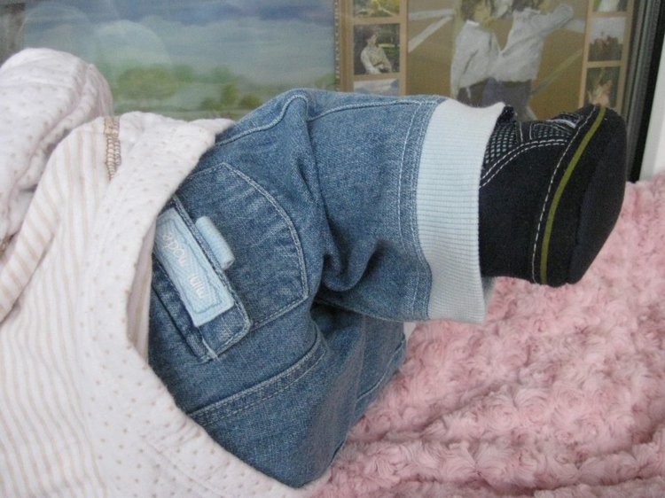 Сборы на прогулку маленькой Евочки (фото 3)