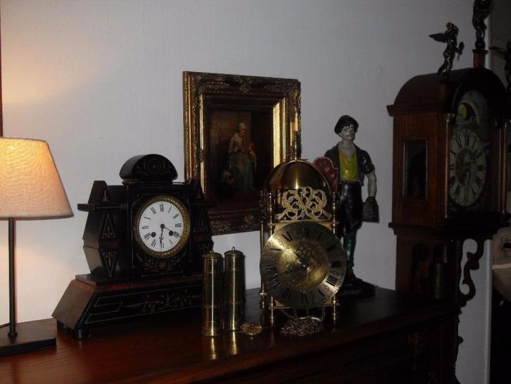 Старинные часы еще идут. Коллекция старинных часов
