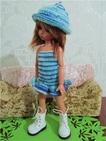 Маленькая девочка ищет своё солнышко (фото 2)