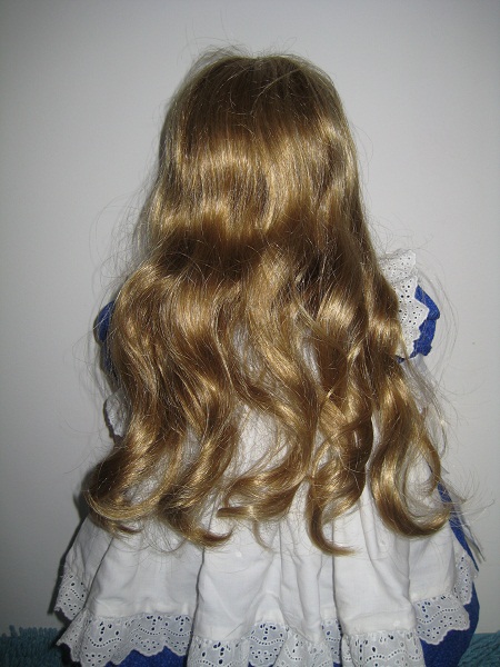 Почему грустит Алиса? Alice in Wonderland Lee Middleton, автор Eva Helland (фото 3)