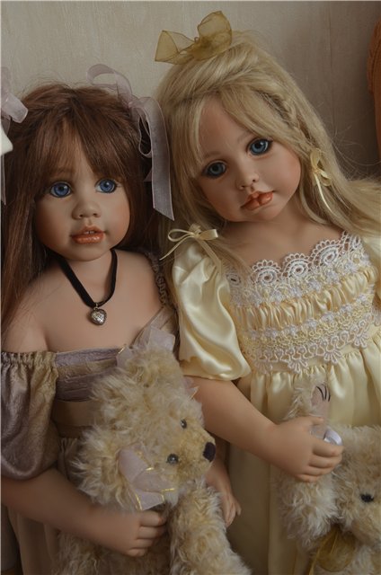 Сестрички Мери-Кейт и Джоэлла и их мишки. Автор Rose Mary Strydom