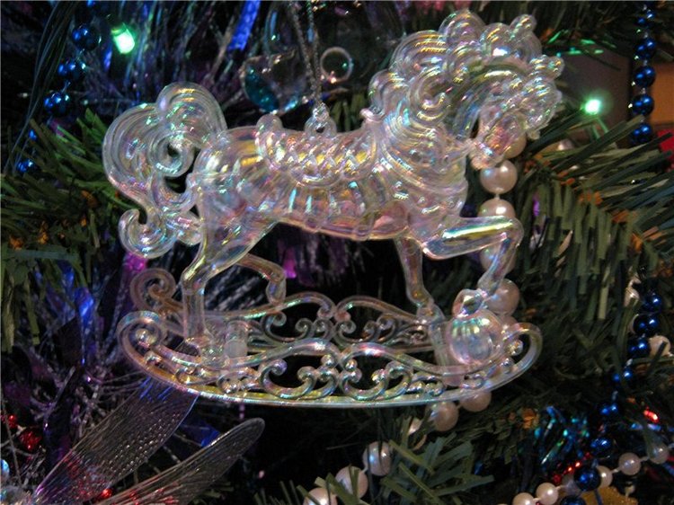 Фигурки изо "льда" (елочные игрушки 21 века)