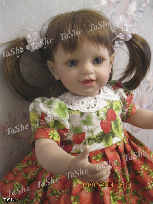 Клубничное настроение среди зимы или "вкусные" платья для виниловых малышек | Бэйбики Клубничное настроение среди зимы или "вкусные" платья для виниловых малышек (фото 5)