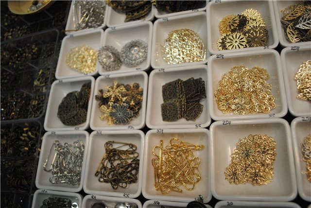 Выставка на Тишинке "Атмосфера творчества" - 2014. Мечты сороки сбываются! Блеск и великолепие