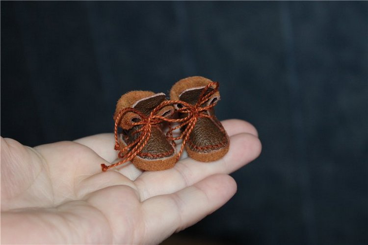 Учусь я шить на свою Анютку