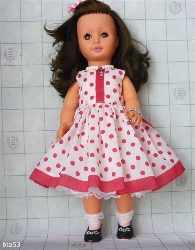Платье из платочка — Одежда и обувь для кукол своими руками: фото (фото 2)