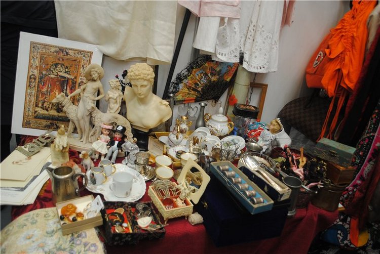 На Тишинку мы пошли – там сокровища нашли. Взгляд на «Блошиный рынок» со второго этажа | Бэйбики На Тишинку мы пошли – там сокровища нашли. Взгляд на «Блошиный рынок» со второго этажа