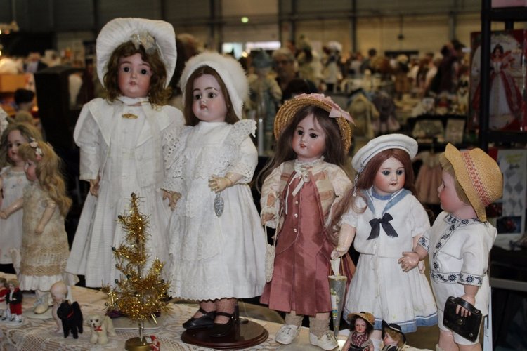 Все на выставку! Продолжение: Куклы и мишки