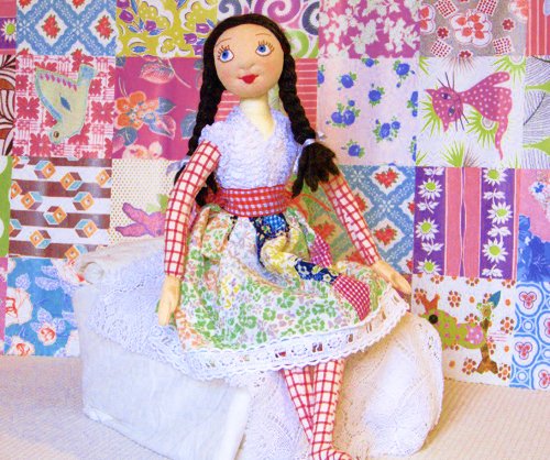 Кукольник, кукольник, чёрная душа, Что ты делаешь с бедною куклой