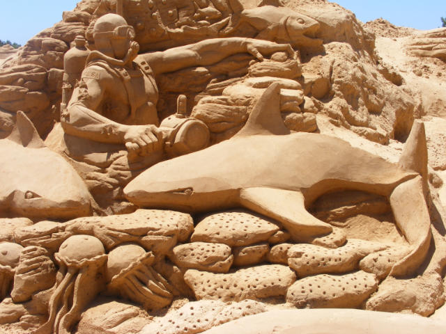 Замки, произведения скульптуры из песка