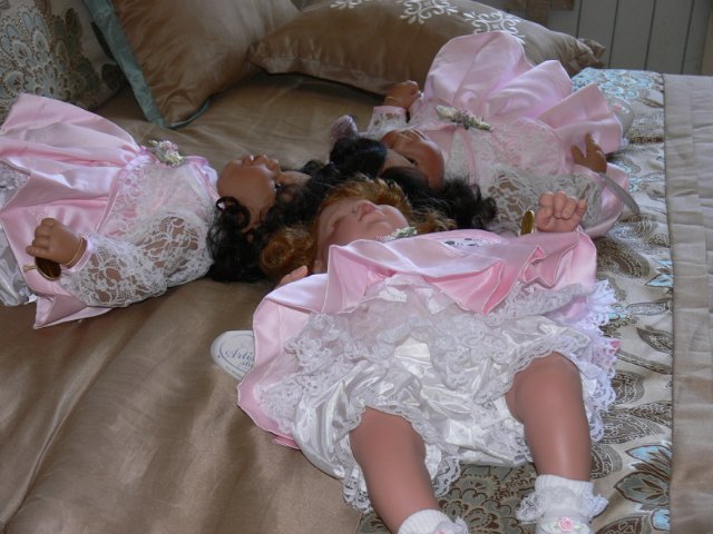 Три подружки кудряшки. Lee Middleton