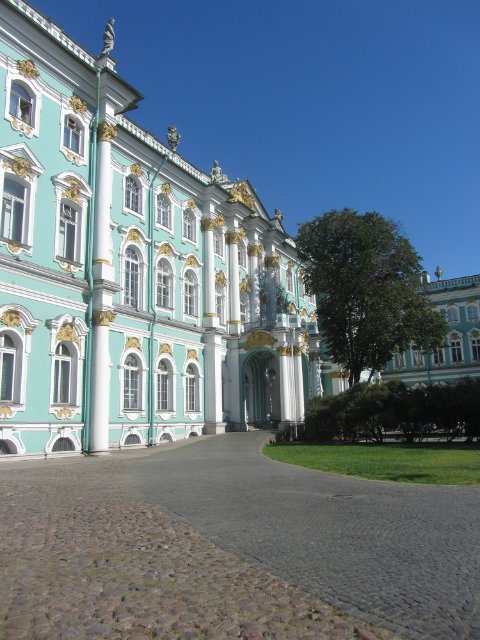 Приглашаем на водную экскурсию по Петербургу