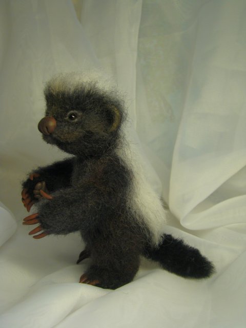 Чудной зверь - медоед. Авторская игрушка валянием Ольги Чернухо (фото 4)