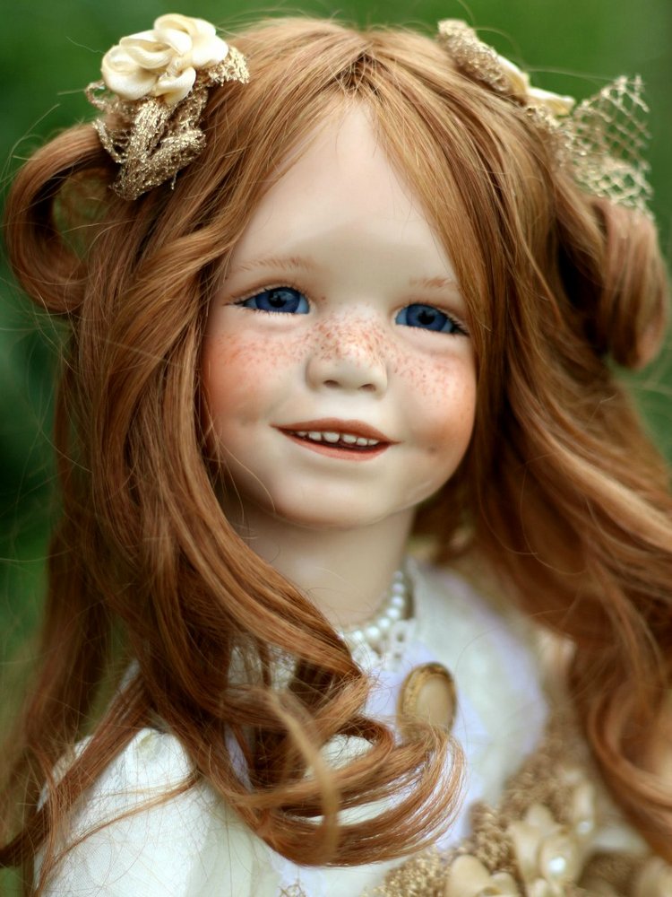 Улыбнется девочка, подмигнет слегка ... кудри ярко-рыжие ручкой теребя