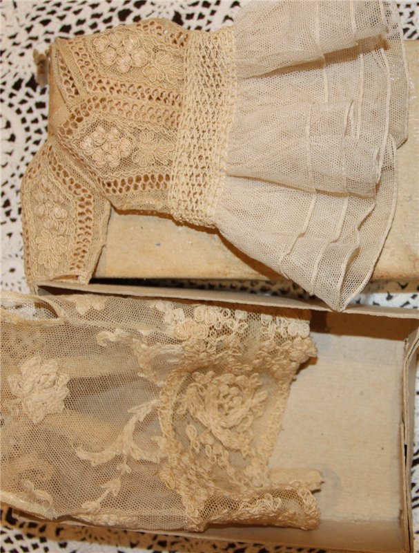 "Meine Tochter ist 6" Антикварный гардероб для карманной куколки (фото 7)