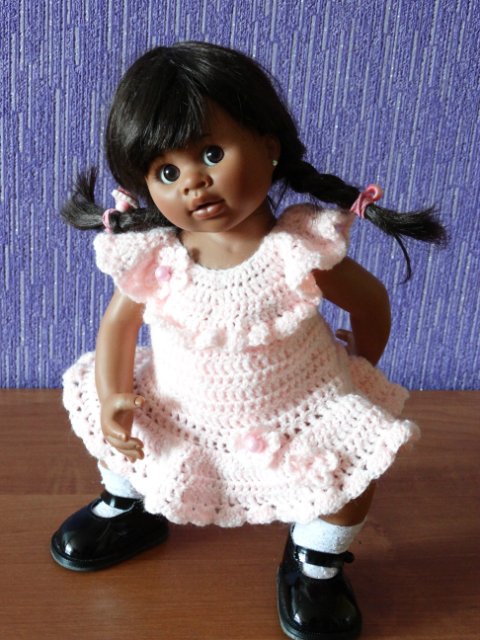 Розовые цветы или вязаные платья для любимых кукол (фото 4)