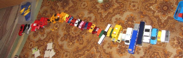 Детский сад, ясельная группа или мама мальчика играет в куклы