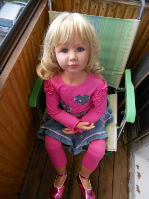 Во всех ты, милочка, паричках хороша