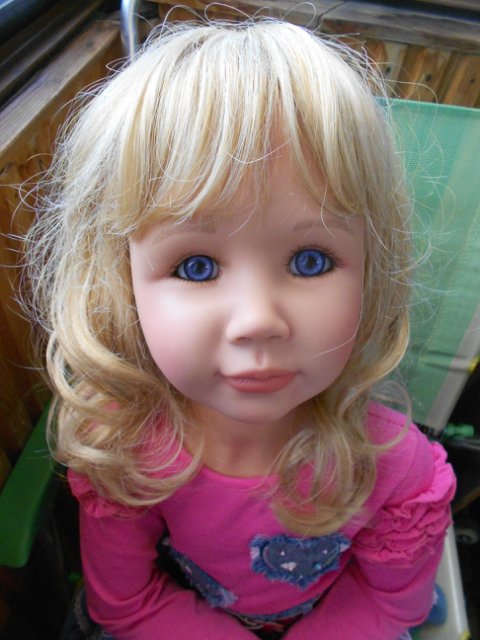 Во всех ты, милочка, паричках хороша