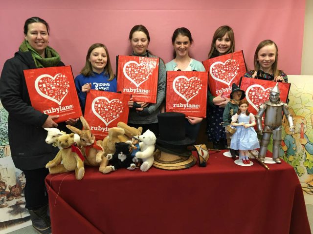 Впервые за 40 лет. День открытых дверей на кукольной фабрике R John Wright. Часть вторая: подарок, который я получила при