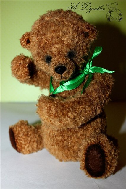Мишка Алеша, игрушка вязанная крючком (фото 2)
