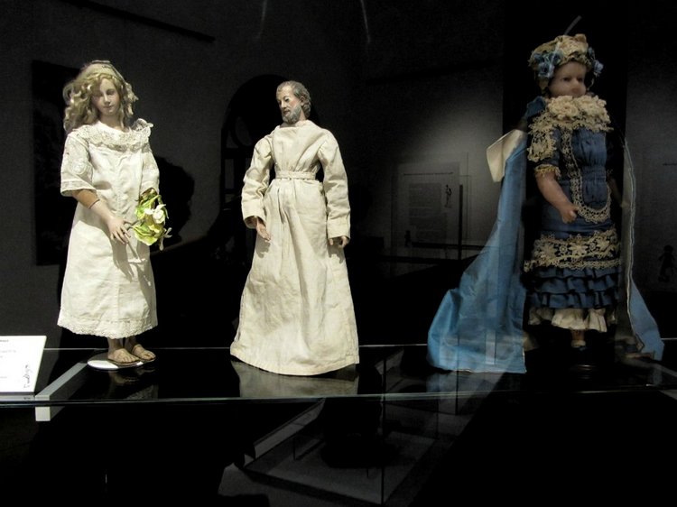 «Мода по-взрослому. Истории из кукольного гардероба» - выставка в Музее-заповеднике «Царицыно» - в шести частях. Часть 1