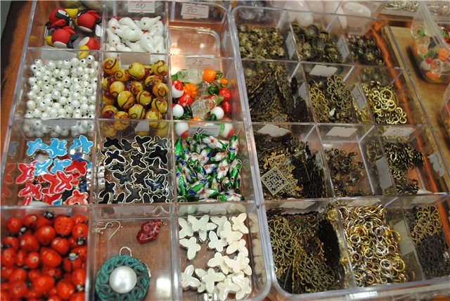 Выставка на Тишинке "Атмосфера творчества". Октябрь 2014. Бусинка к бусинке - получаются бусики! Кружево для антикварных