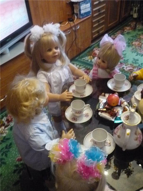 И снова, снова пополнение. Наш девичник разбавил мальчик