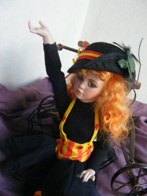 Фарфоровая кукла Zinnia автора Jan MClean, коллекция Flower Heart Collection (фото 7)