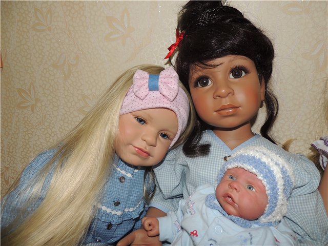 Две сестрички от Памелы Эрфф и их подружки