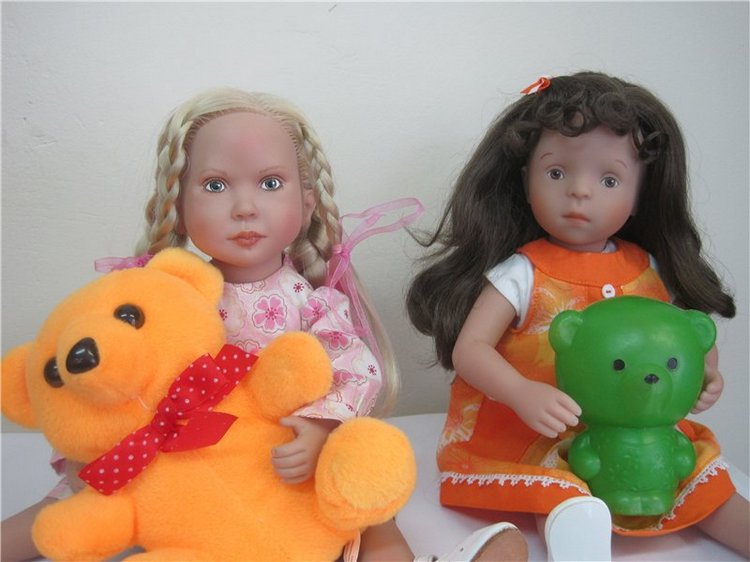 Куколки с рисованными глазками – Элли (Элен от Звернадзе) и Тата (Кати Круз)