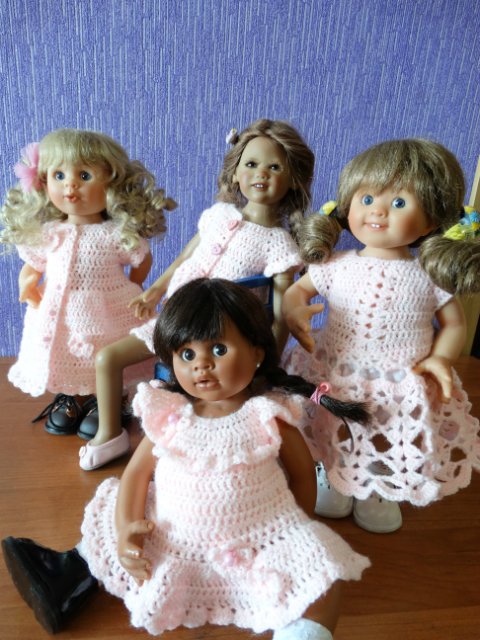 Розовые цветы или вязаные платья для любимых кукол