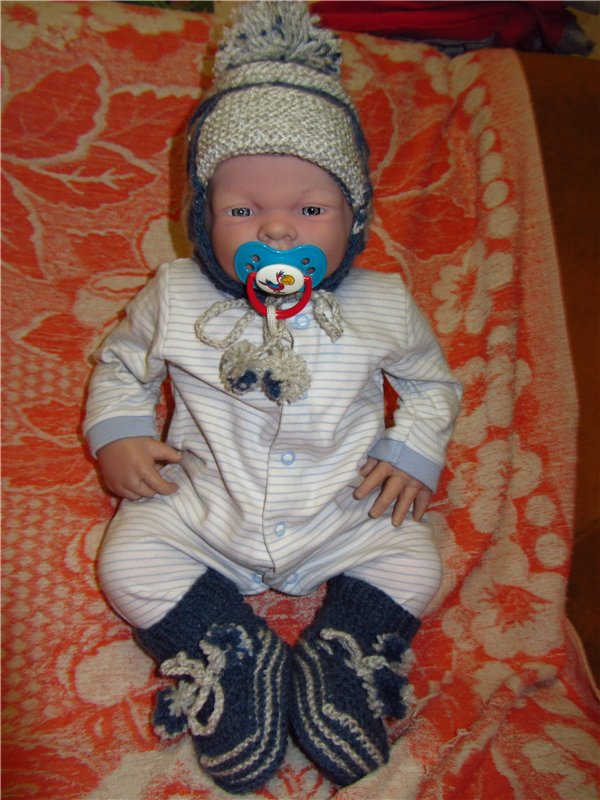 Первые вязалочки - одевалочки)