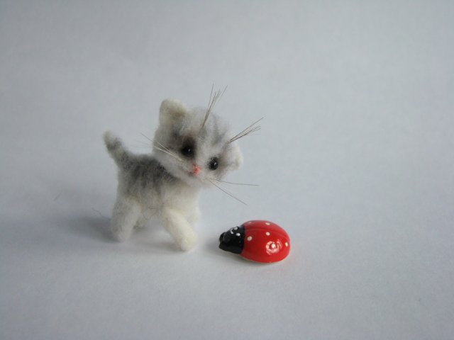 Котёнок Пушинка. Авторская игрушка валянием из шерсти Ольги Чернухо (фото 4)