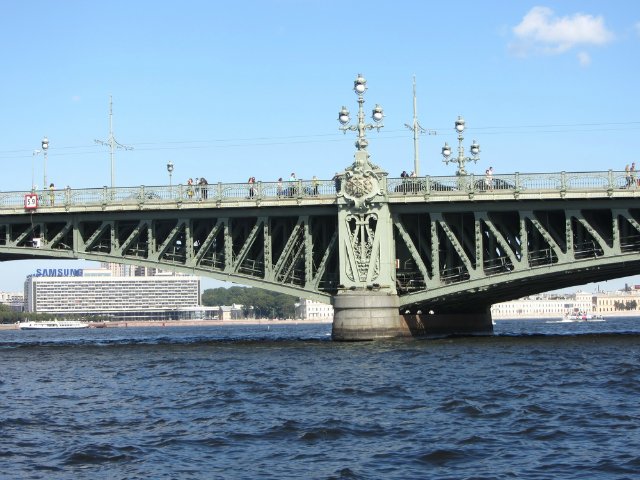 Приглашаем на водную экскурсию по Петербургу