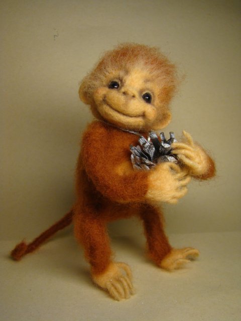 Предновогодняя мартышка. Авторская игрушка валянием из шерсти Ольги Чернухо (фото 7)