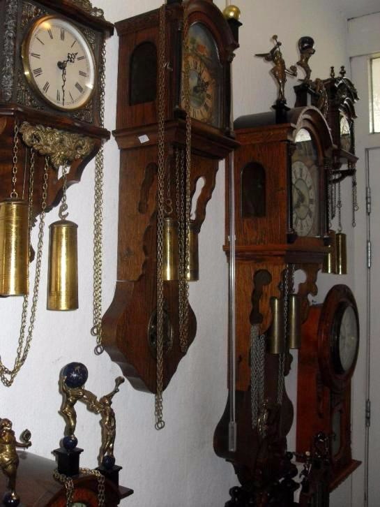 Старинные часы еще идут. Коллекция старинных часов