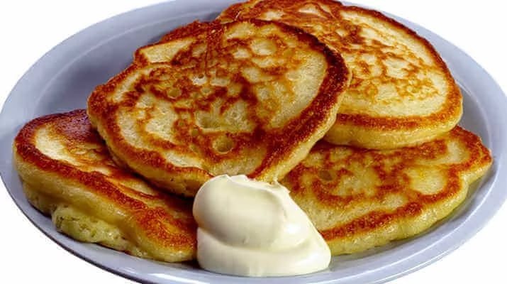 Вкусные у бабушки блинчики-оладушки. С маслом и с вареньем, со сметаной съем я (фото 6)