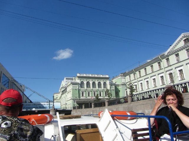 Приглашаем на водную экскурсию по Петербургу